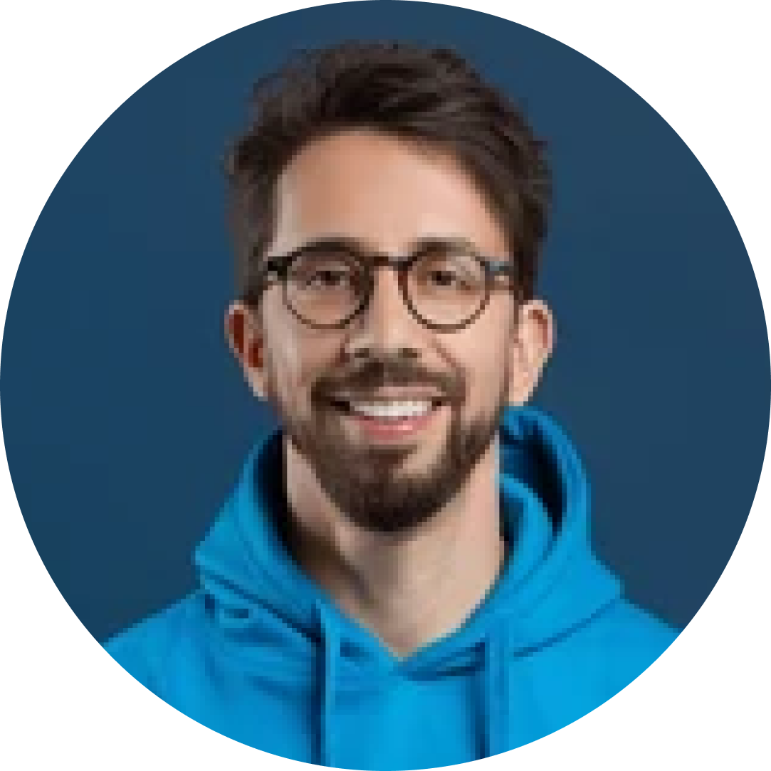 https://chatbucketcdn.lon1.digitaloceanspaces.com/web/man-c.png